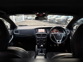 Used Volvo V40 2018 for sale - 76572817: Photo