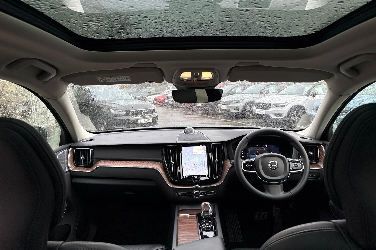 Used Volvo XC60 2022 for sale - 77305130: Photo 3