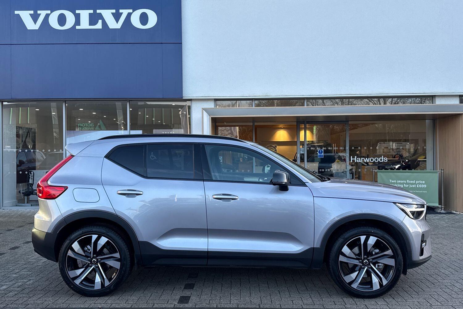 Used Volvo XC40 2025 for sale - 77130871: Photo 2