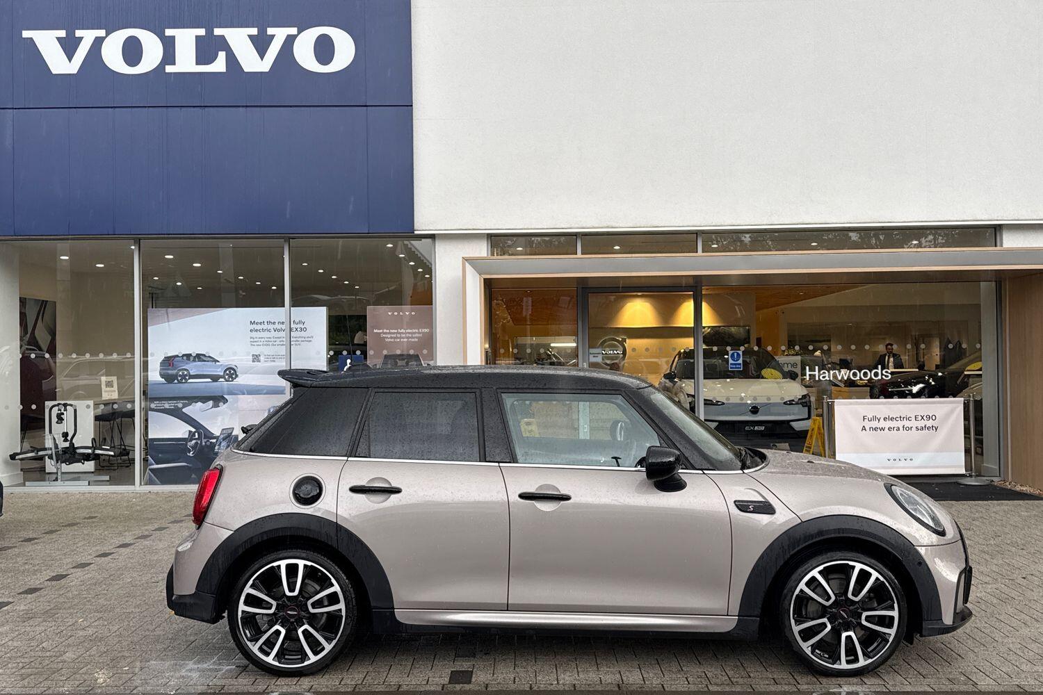 Used MINI Hatch 2022 for sale - 76337303: Photo 2