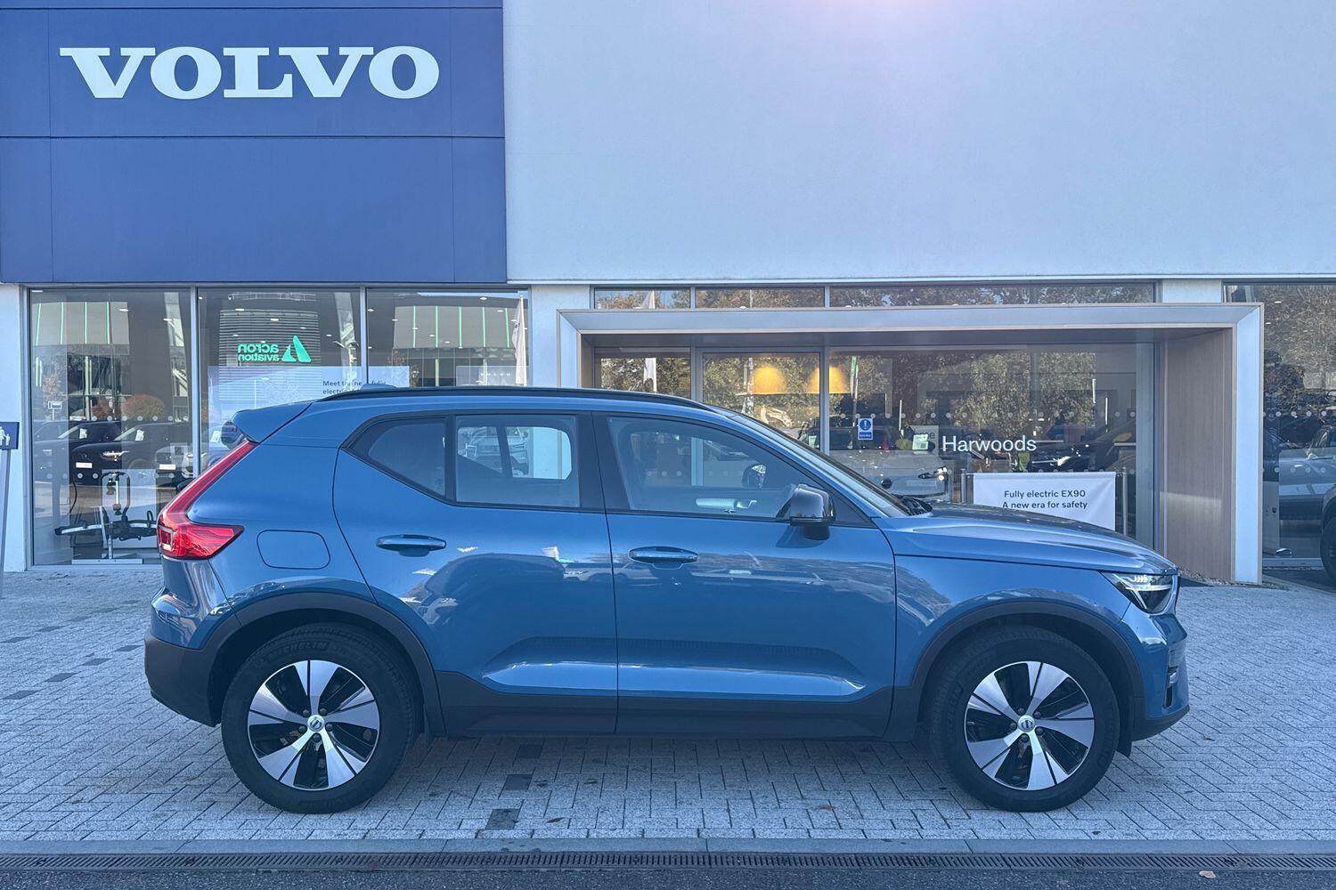 Used Volvo XC40 2022 for sale - 76370459: Photo 2