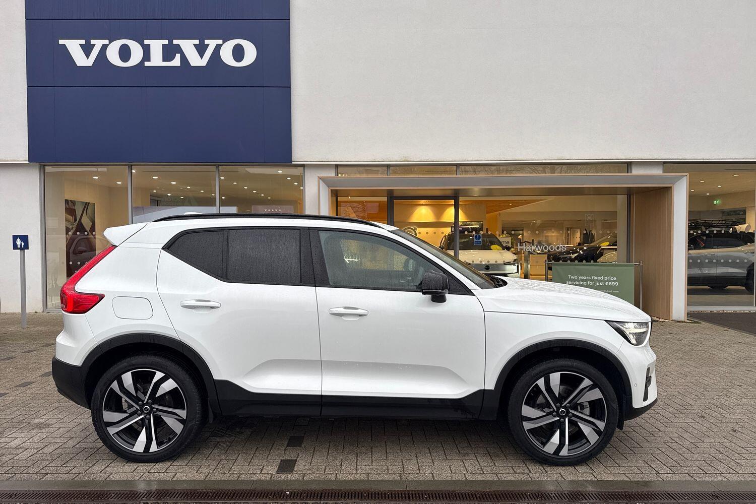 Used Volvo XC40 for sale - 77424823: Photo 2