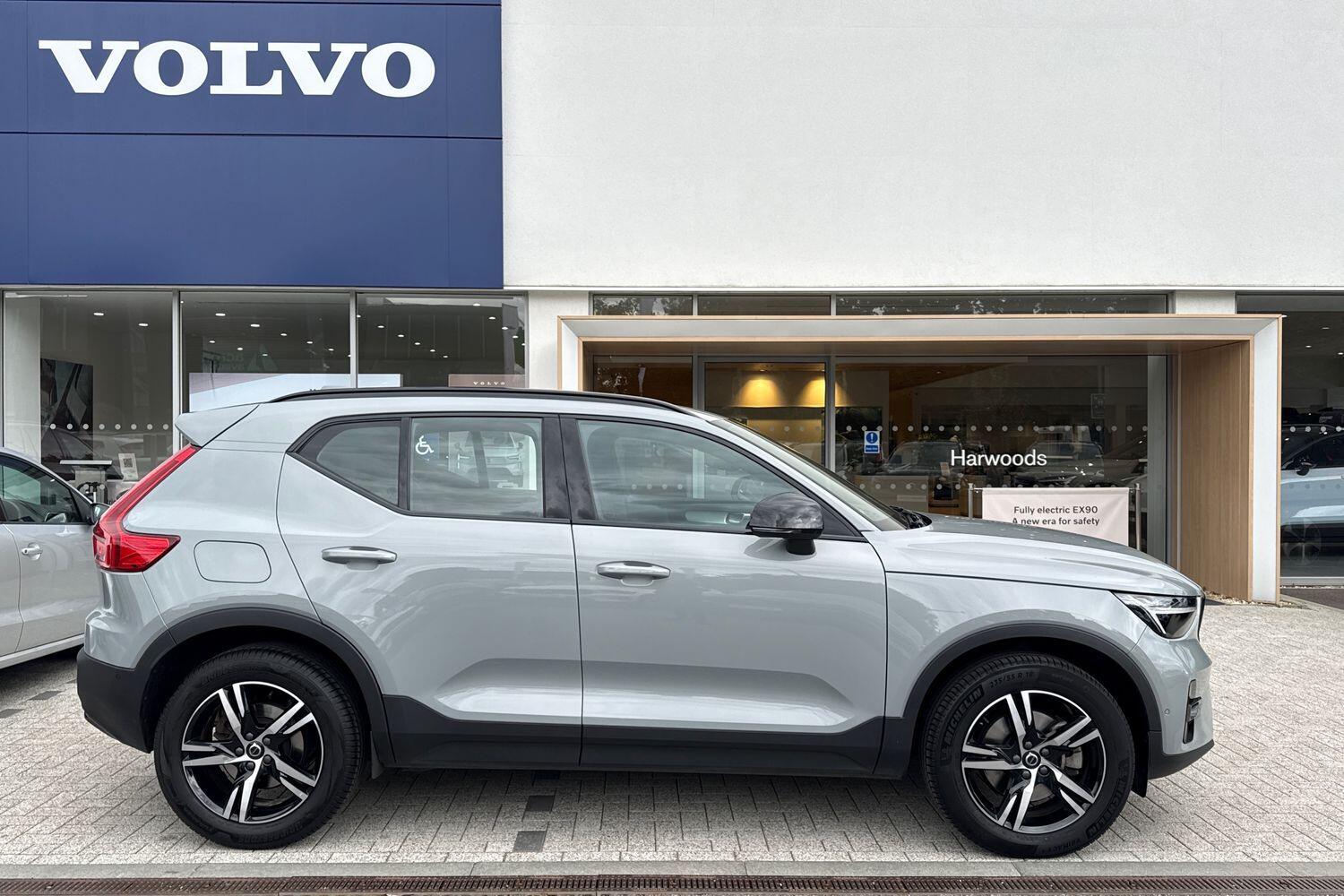 Used Volvo XC40 2023 for sale - 76084896: Photo 2