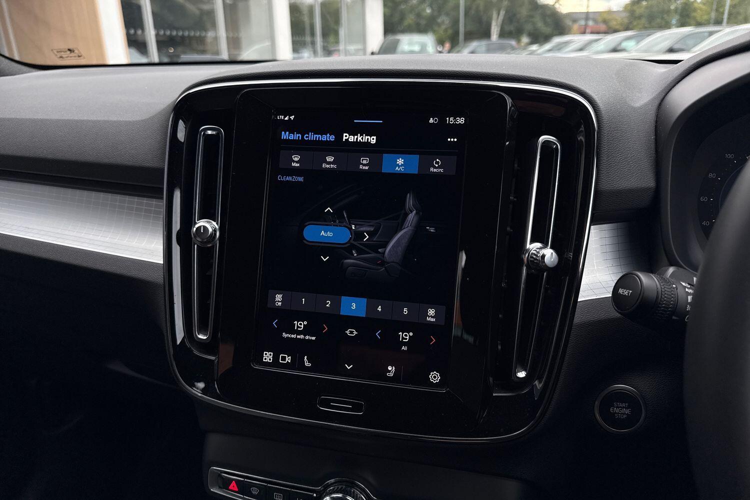 Used Volvo XC40 2023 for sale - 76084896: Photo 38