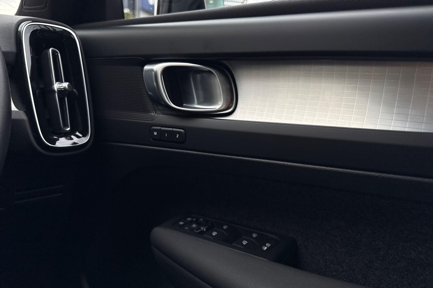 Used Volvo XC40 2023 for sale - 76084896: Photo 41