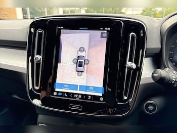 Used Volvo XC40 2023 for sale - 76084896: Photo 4