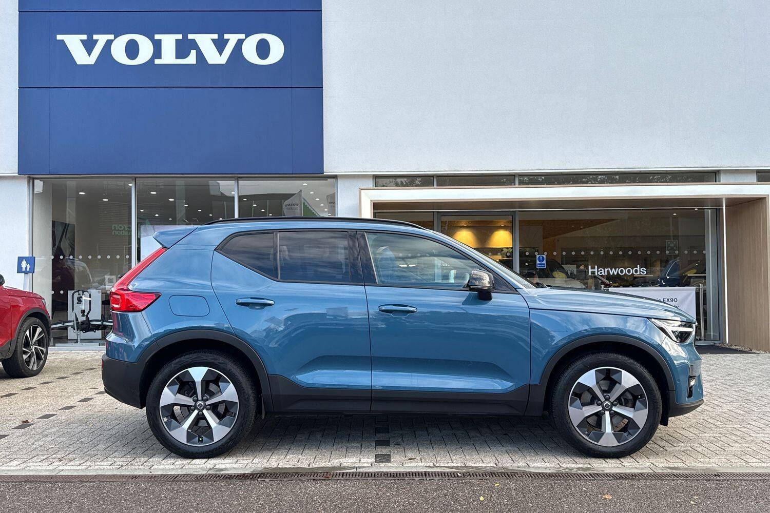 Used Volvo XC40 2022 for sale - 76370348: Photo 2
