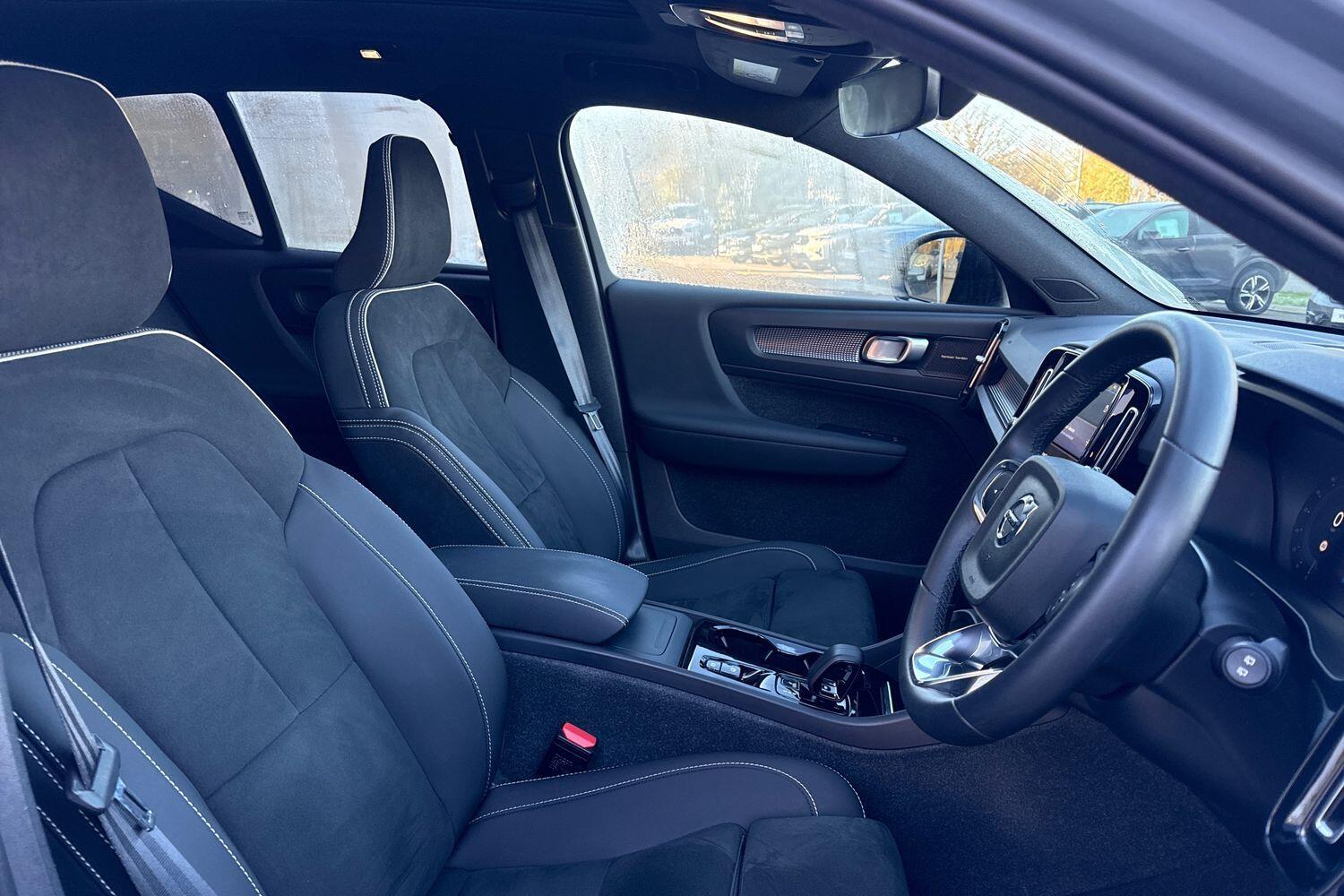 Used Volvo XC40 for sale - 76728392: Photo 25