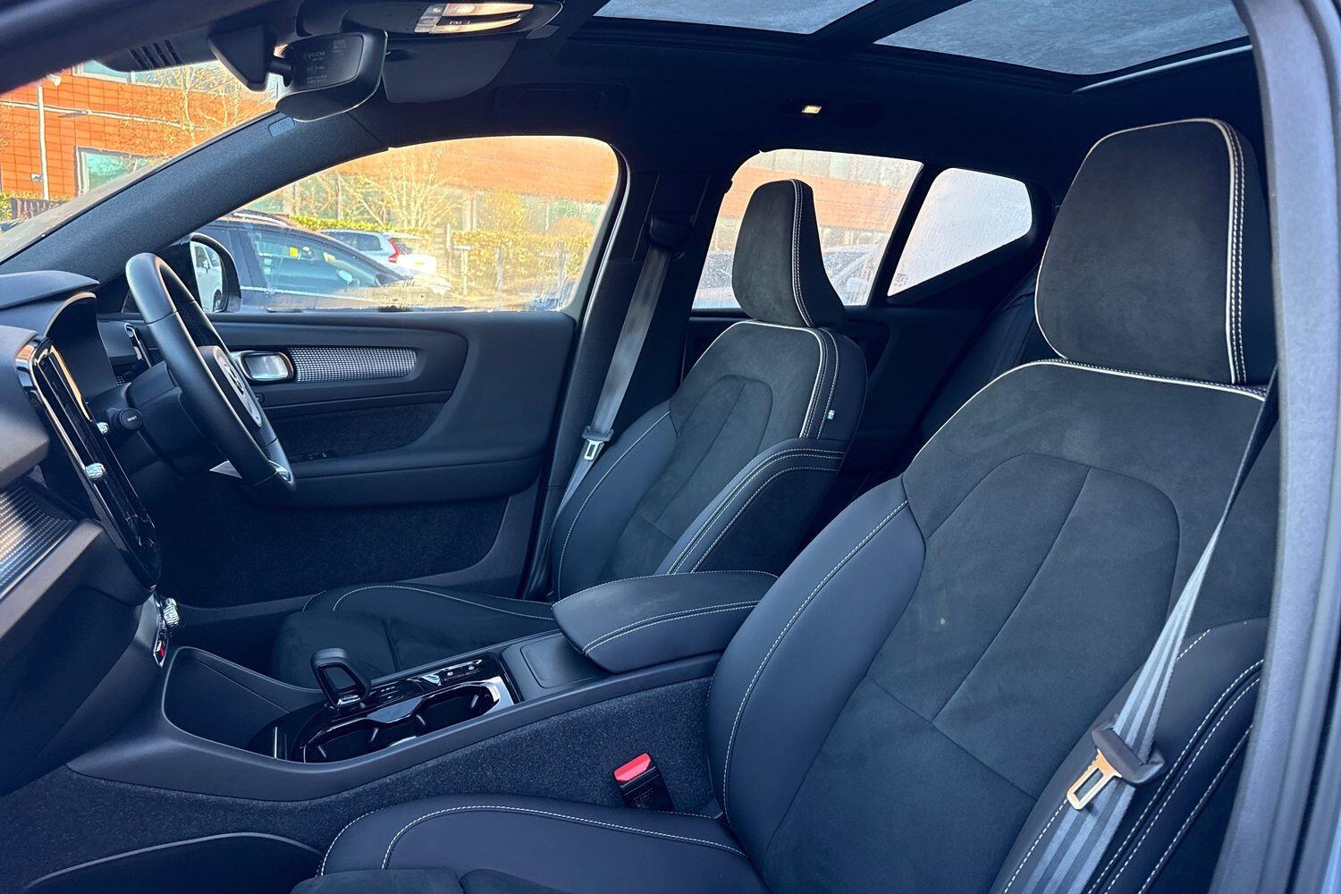 Used Volvo XC40 for sale - 76728392: Photo 27