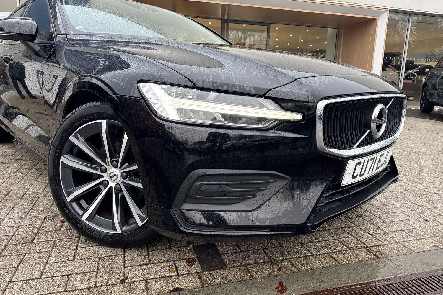 Used Volvo V60 2021 for sale - 76886353: Photo 2