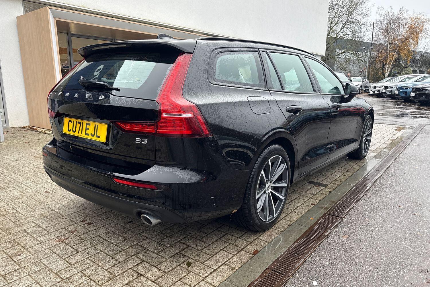 Used Volvo V60 2021 for sale - 76886353: Photo 3