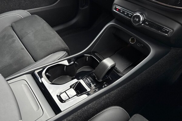 Used Volvo XC40 2025 for sale - 75741356: Photo 43