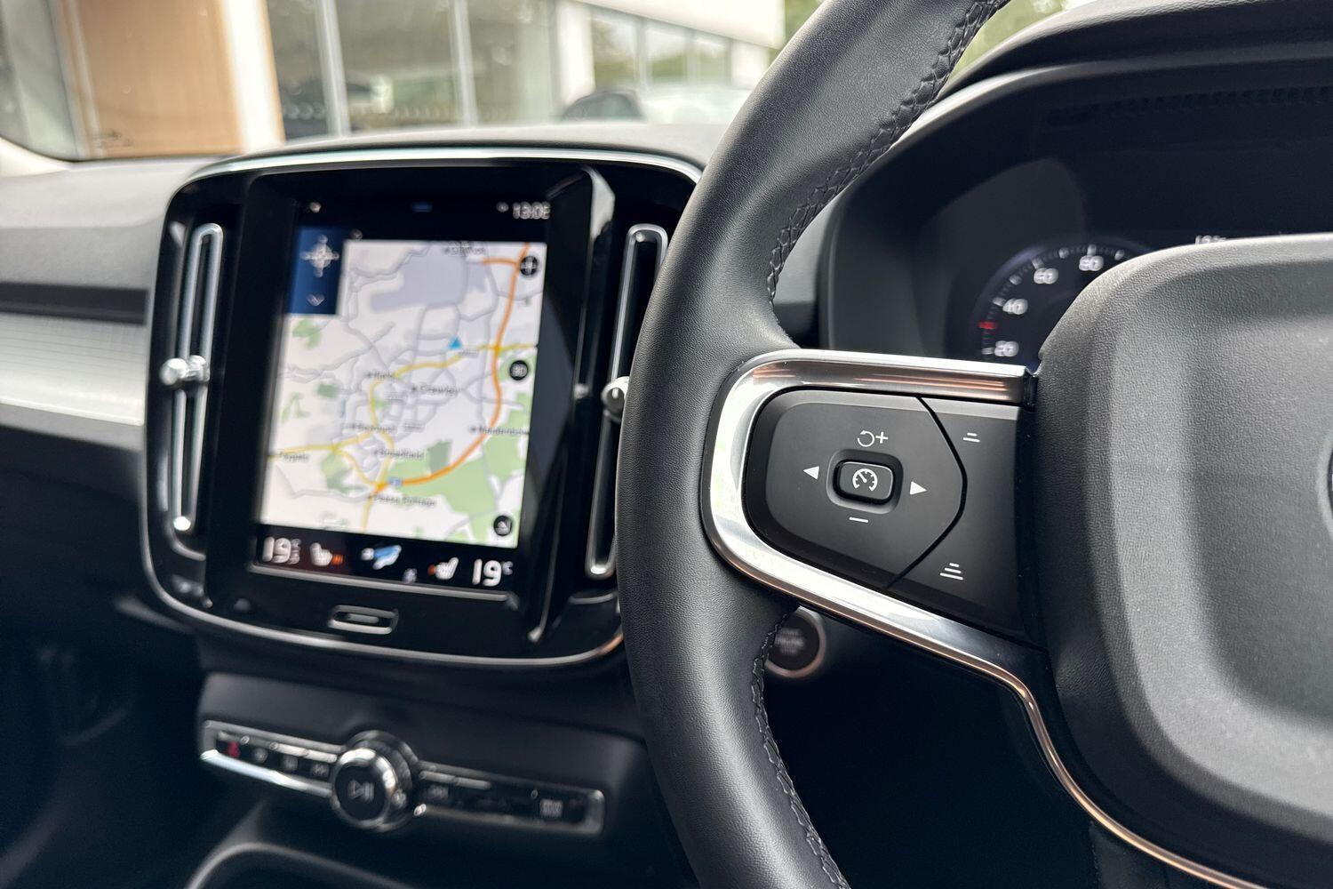 Used Volvo XC40 for sale - 76159035: Photo 35