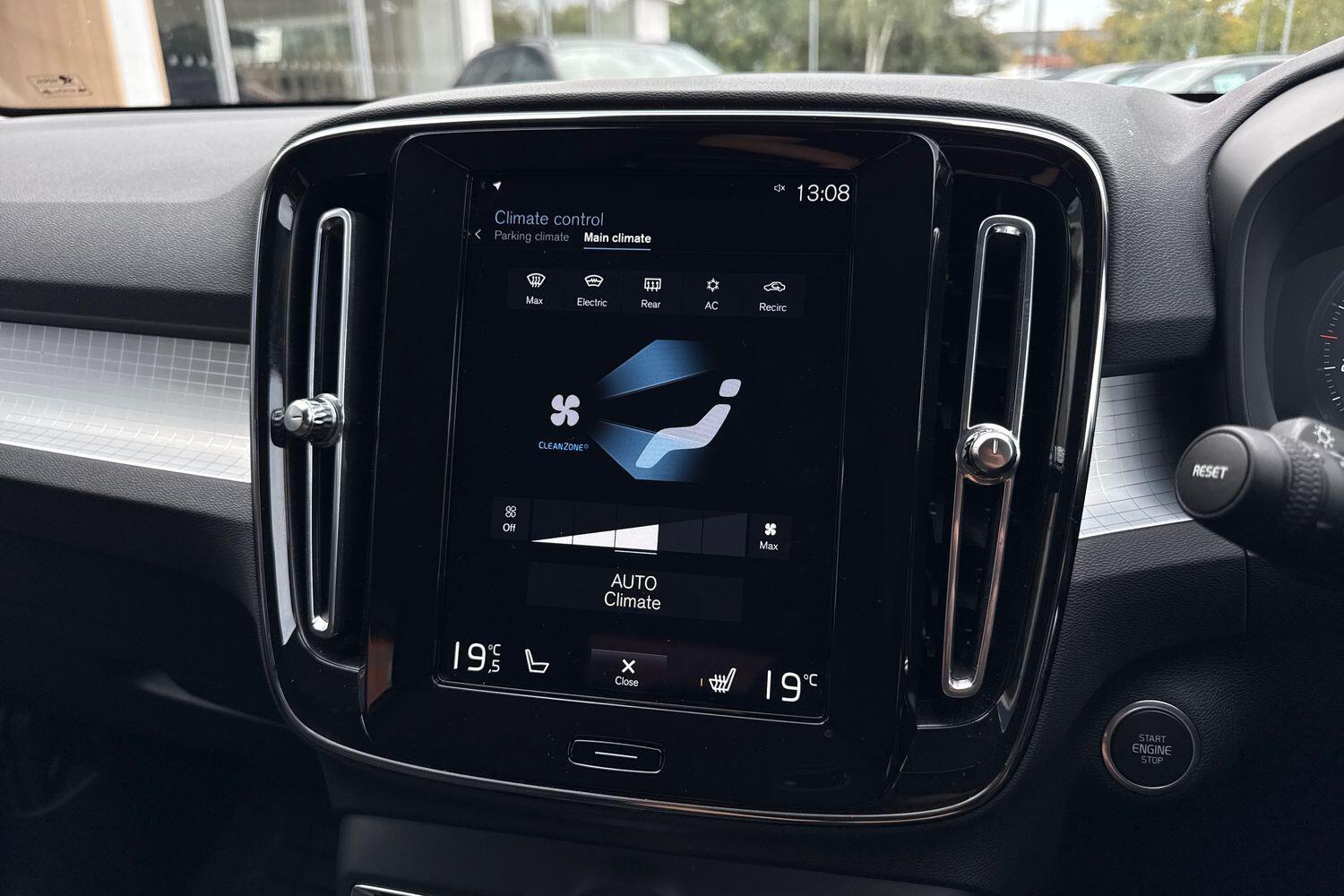 Used Volvo XC40 for sale - 76159035: Photo 38