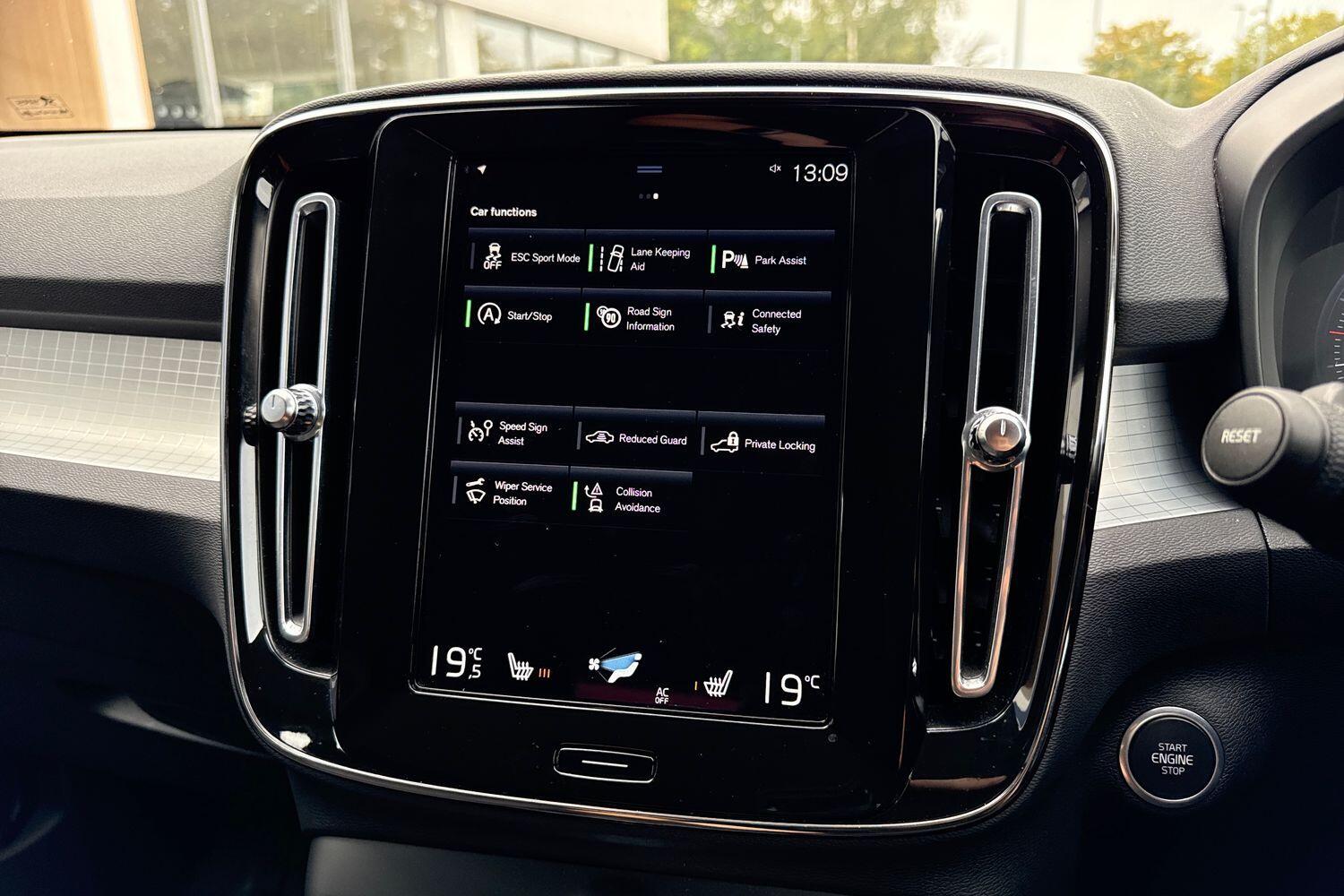 Used Volvo XC40 for sale - 76159035: Photo 41