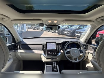 Used Volvo XC90 2025 for sale - 76425598: Photo