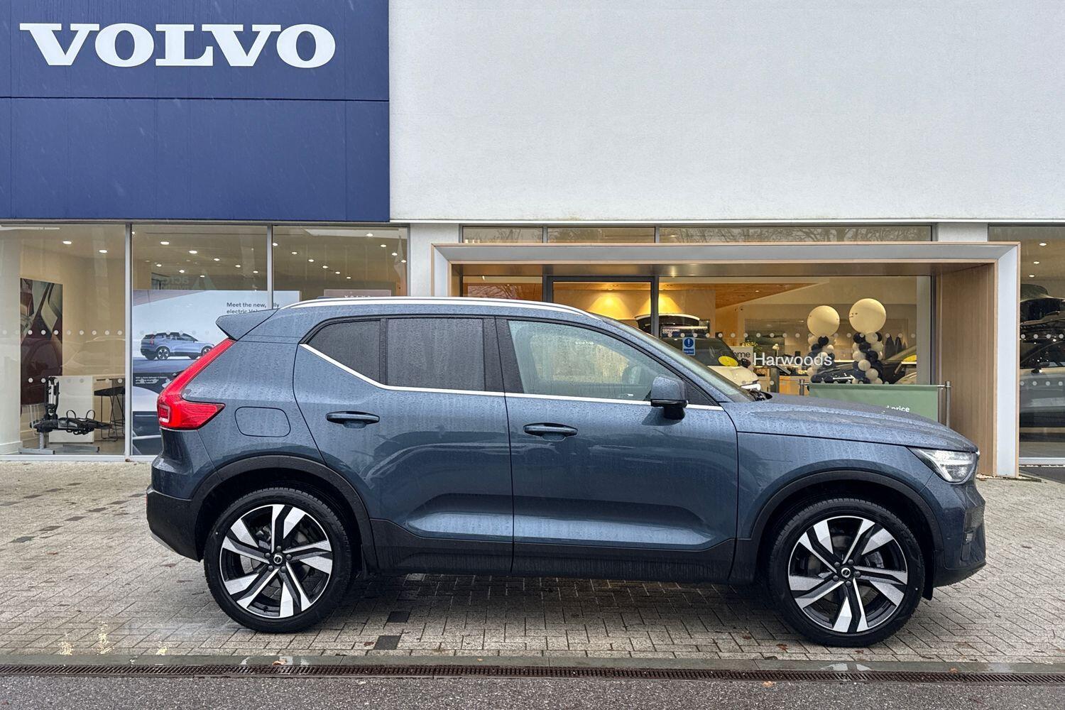 Used Volvo XC40 2025 for sale - 76823437: Photo 2
