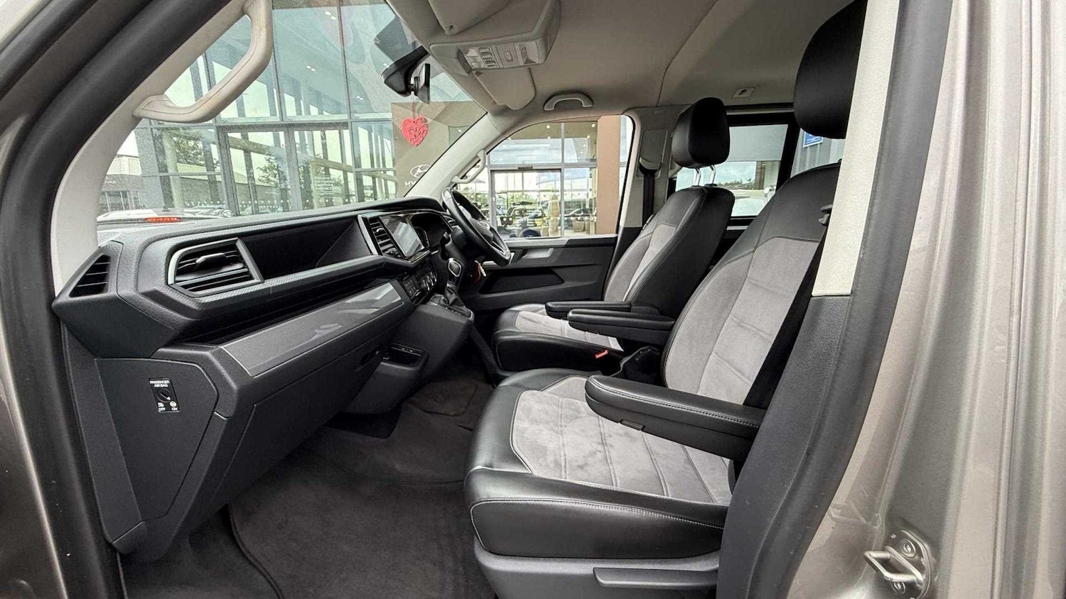 Used Volkswagen Caravelle for sale - 77862477: Photo 15