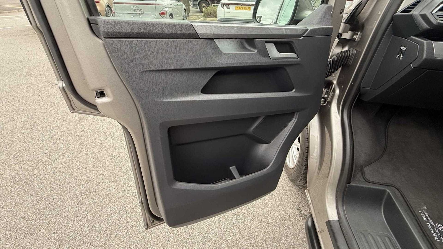 Used Volkswagen Caravelle for sale - 77862477: Photo 18