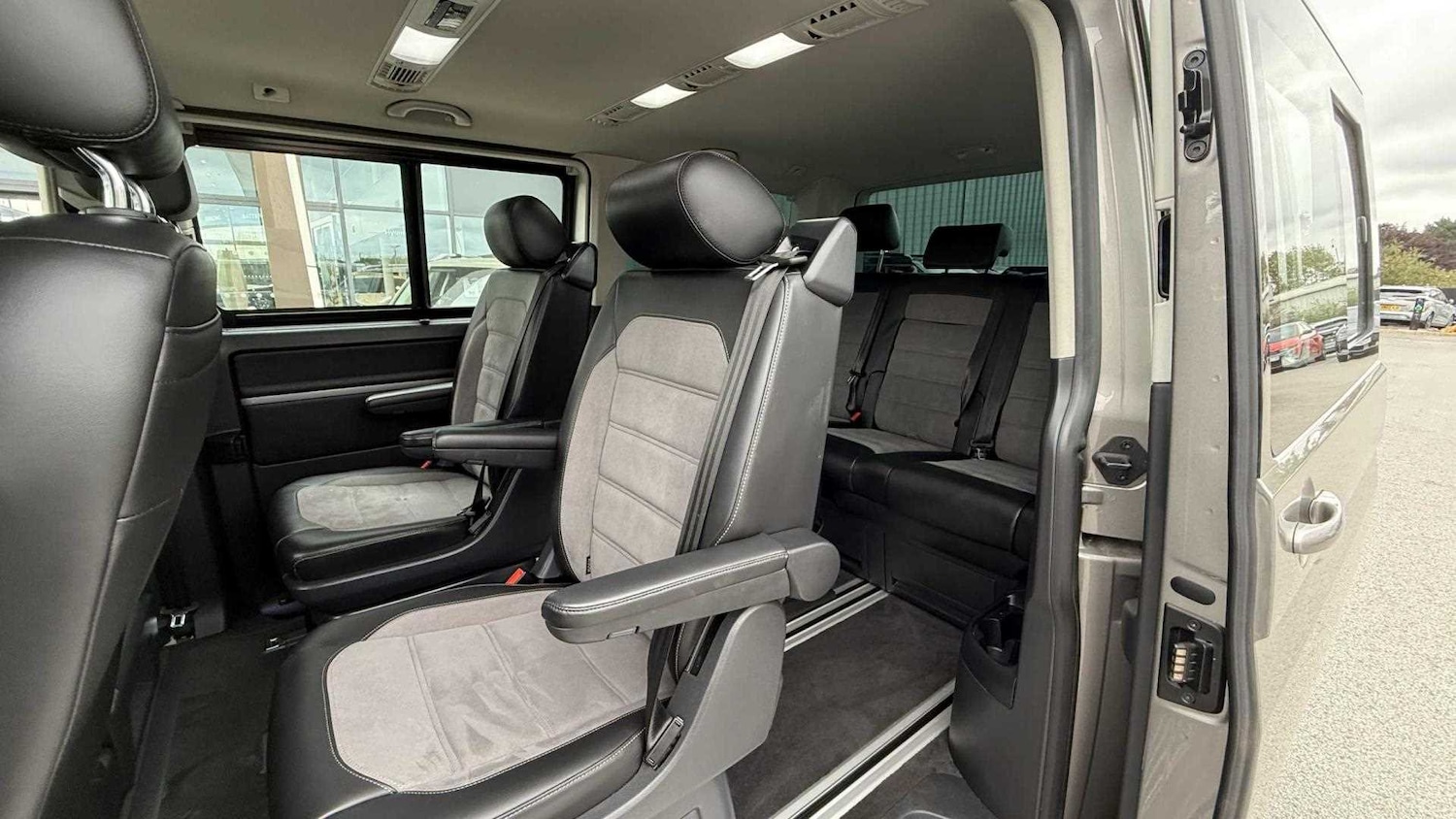 Used Volkswagen Caravelle for sale - 77862477: Photo 20