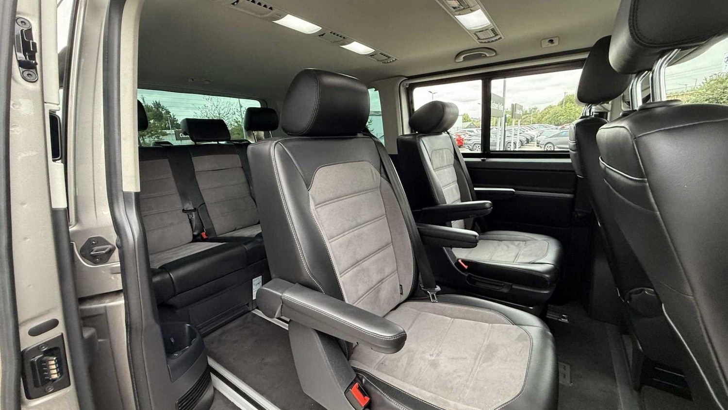 Used Volkswagen Caravelle for sale - 77862477: Photo 26