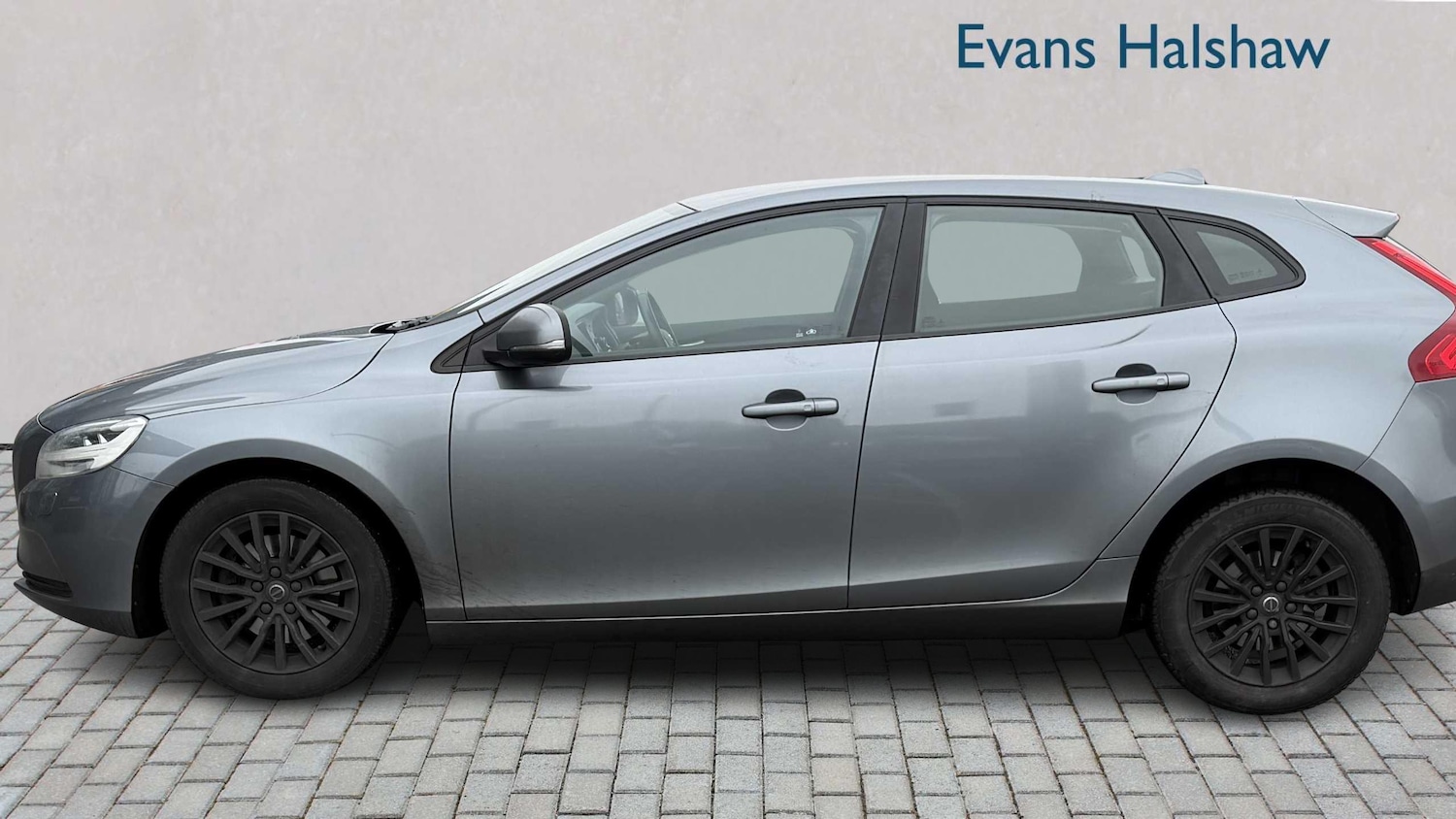 Used Volvo V40 2017 for sale - 77960967: Photo 3