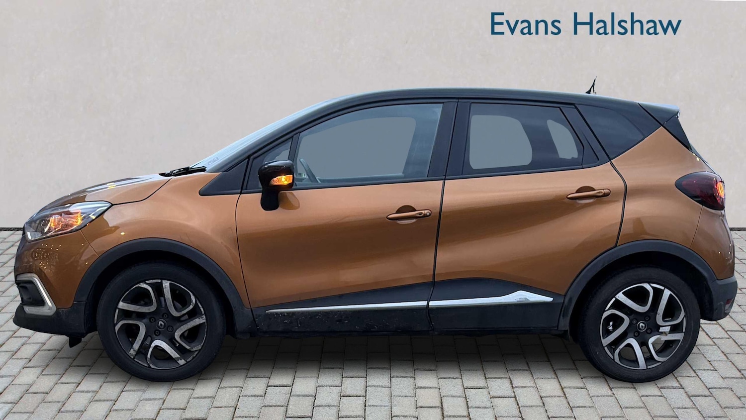 Used Renault Captur for sale - 77860702: Photo 3