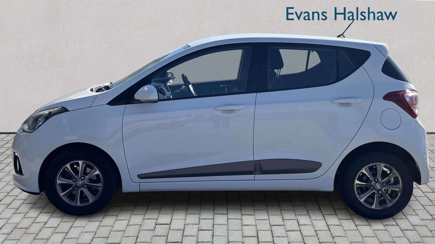 Used Hyundai i10 2015 for sale - 77942850: Photo 4