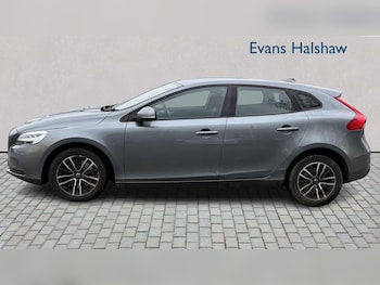 Used Volvo V40 2019 for sale - 77858191: Photo