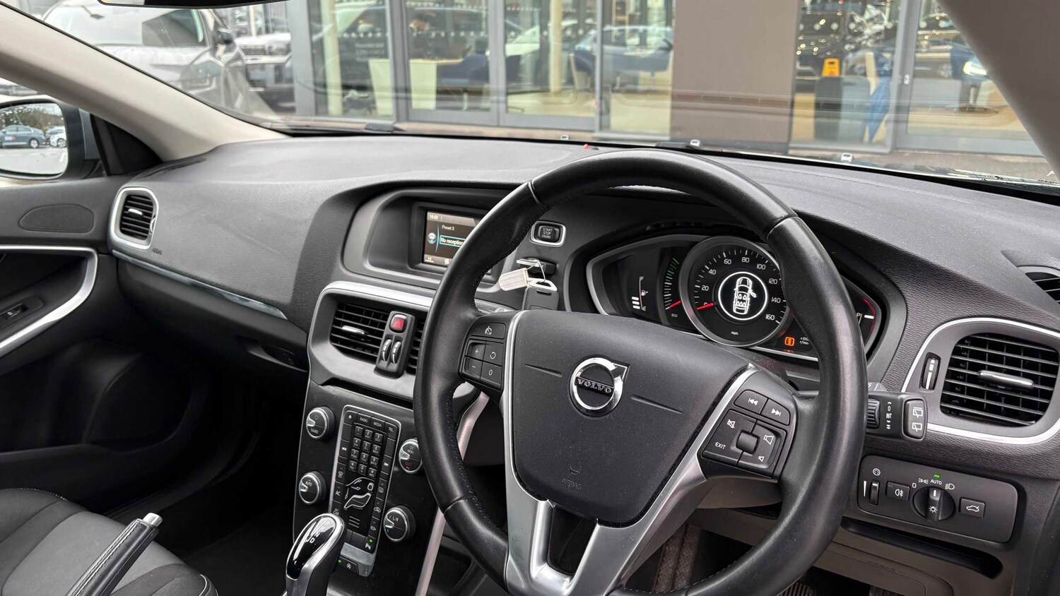 Used Volvo V40 for sale - 77858191: Photo 8