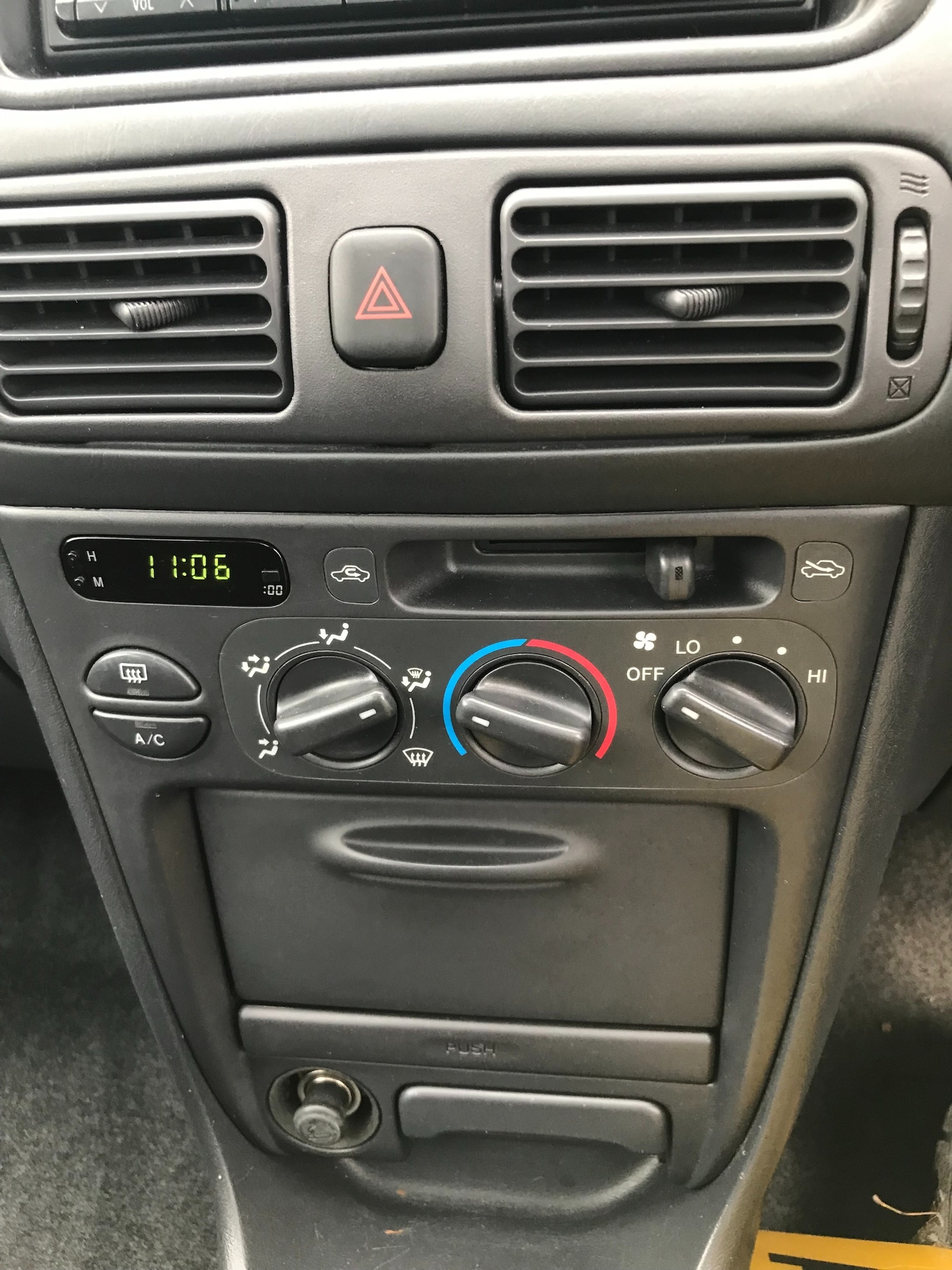 Used Toyota Corolla 1998 for sale - 76319191: Photo 11