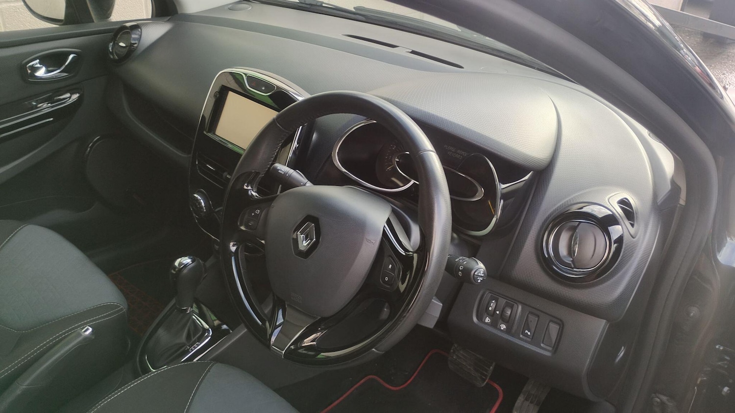 Used Renault Clio 2015 for sale - 77216139: Photo 10