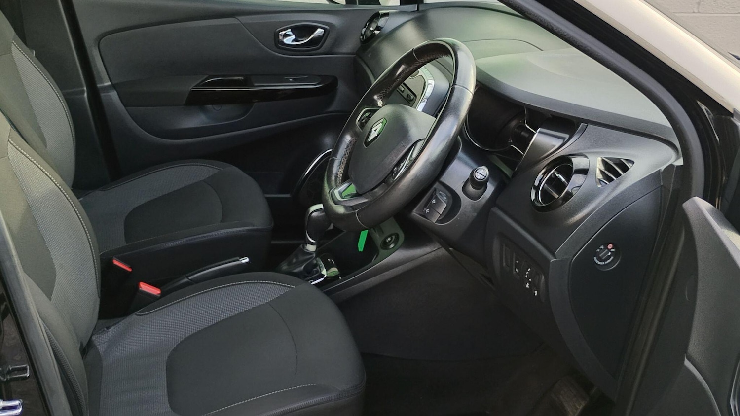 Used Renault Captur 2016 for sale - 77203994: Photo 8