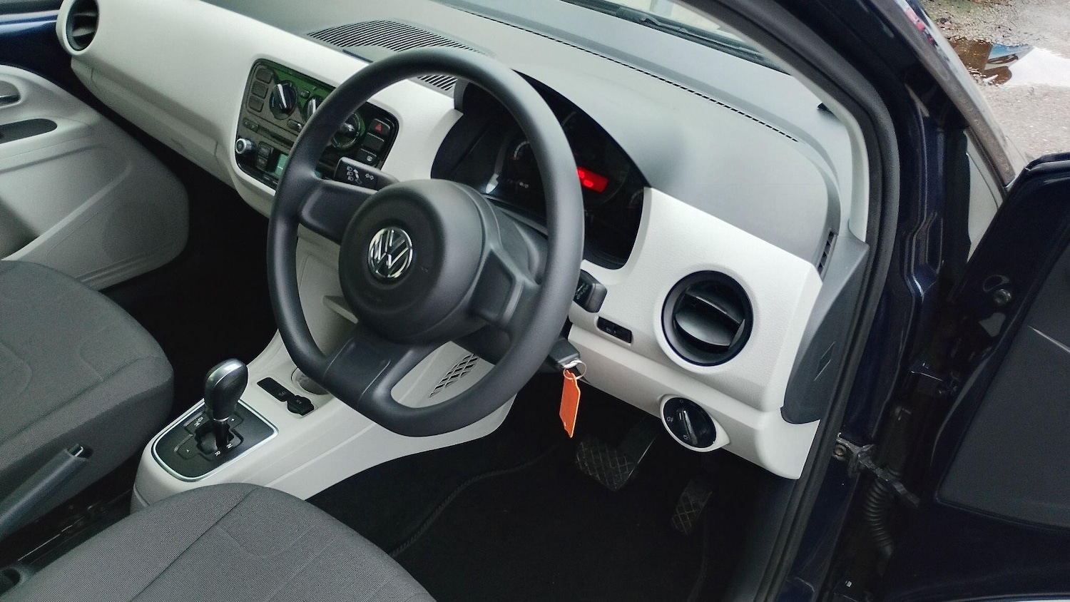 Used Volkswagen up! 2015 for sale - 76612841: Photo 7