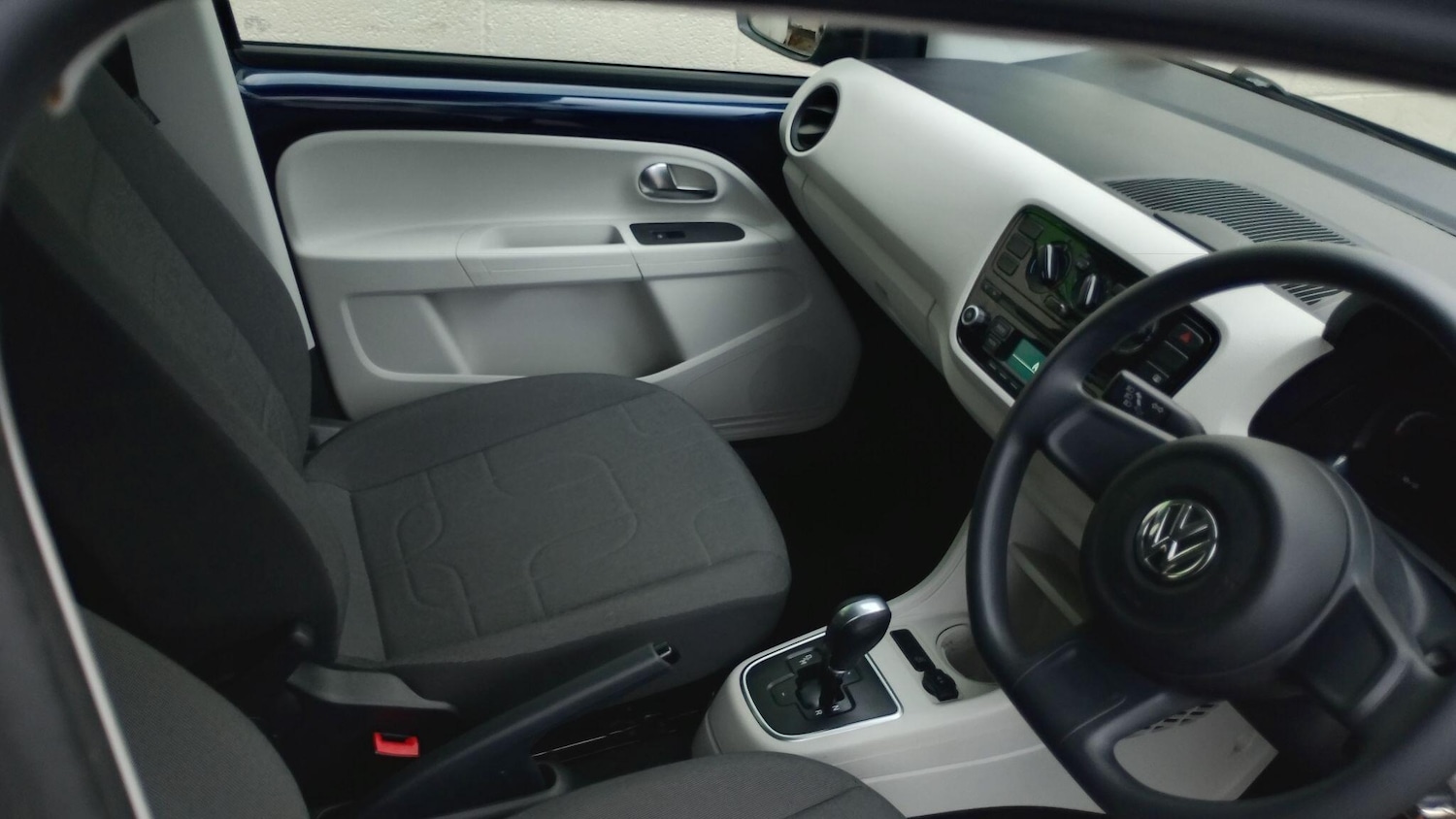 Used Volkswagen up! 2015 for sale - 76612841: Photo 9