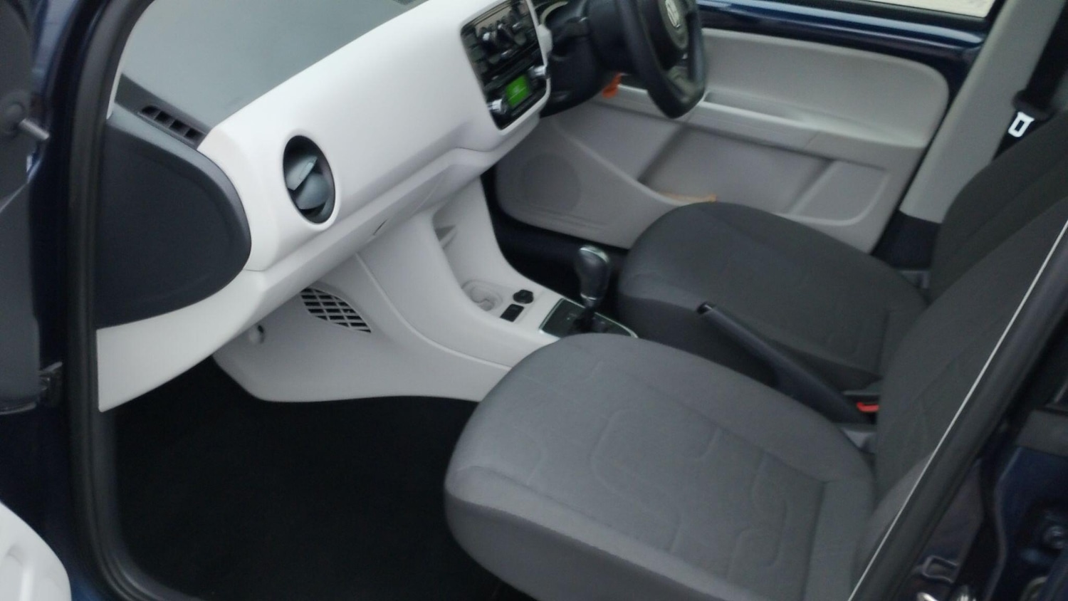 Used Volkswagen up! 2015 for sale - 76752507: Photo 14