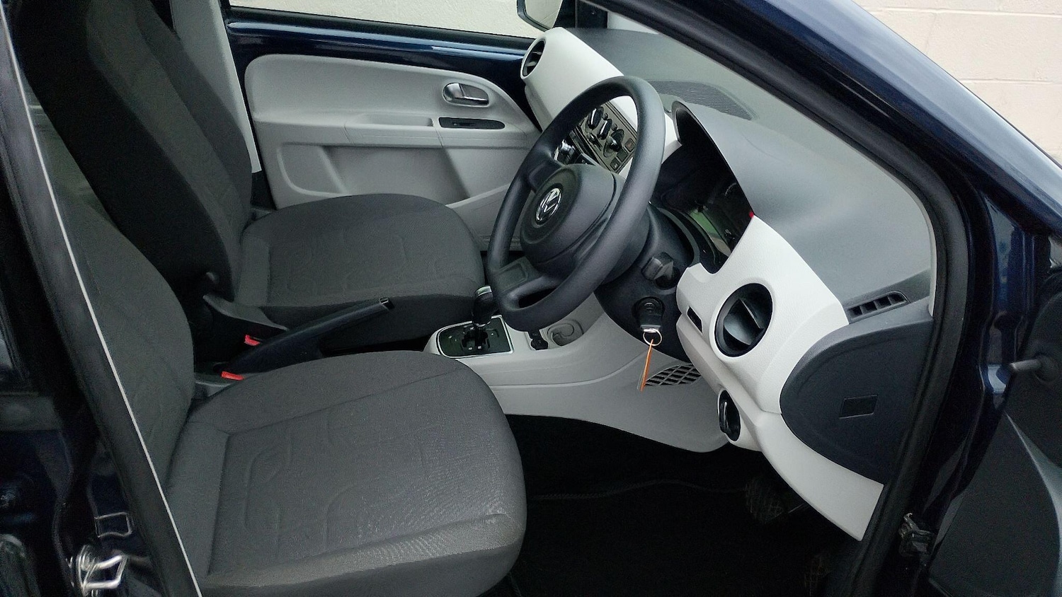 Used Volkswagen up! 2015 for sale - 76752507: Photo 8