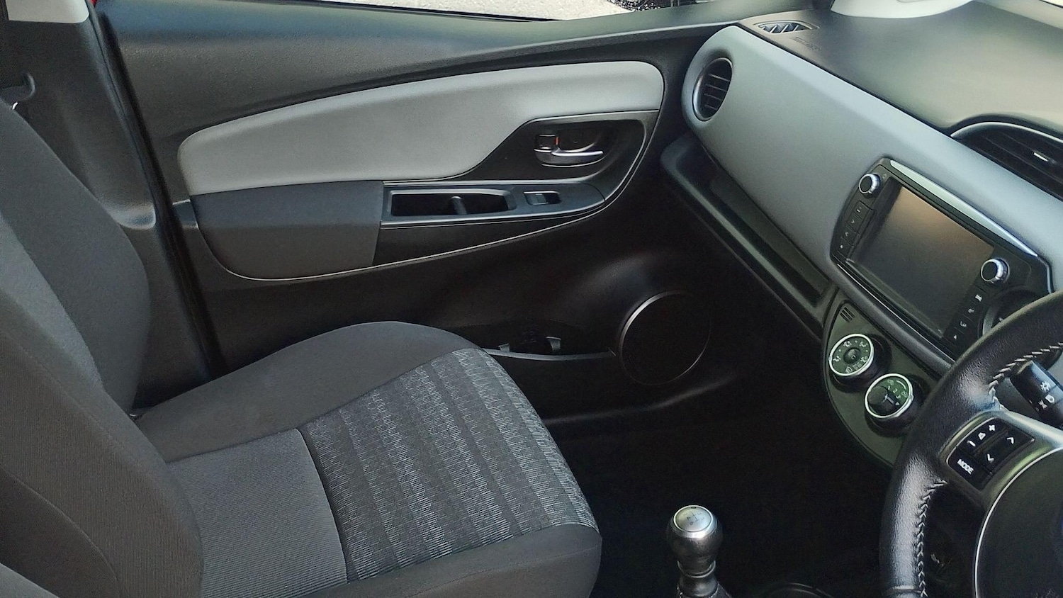 Used Toyota Yaris 2016 for sale - 76849959: Photo 8