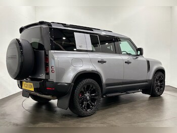 Used Land Rover Defender 2021 for sale - 77880017: Photo