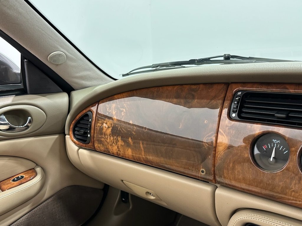 Used Jaguar XK8 2001 for sale - 77953257: Photo 30