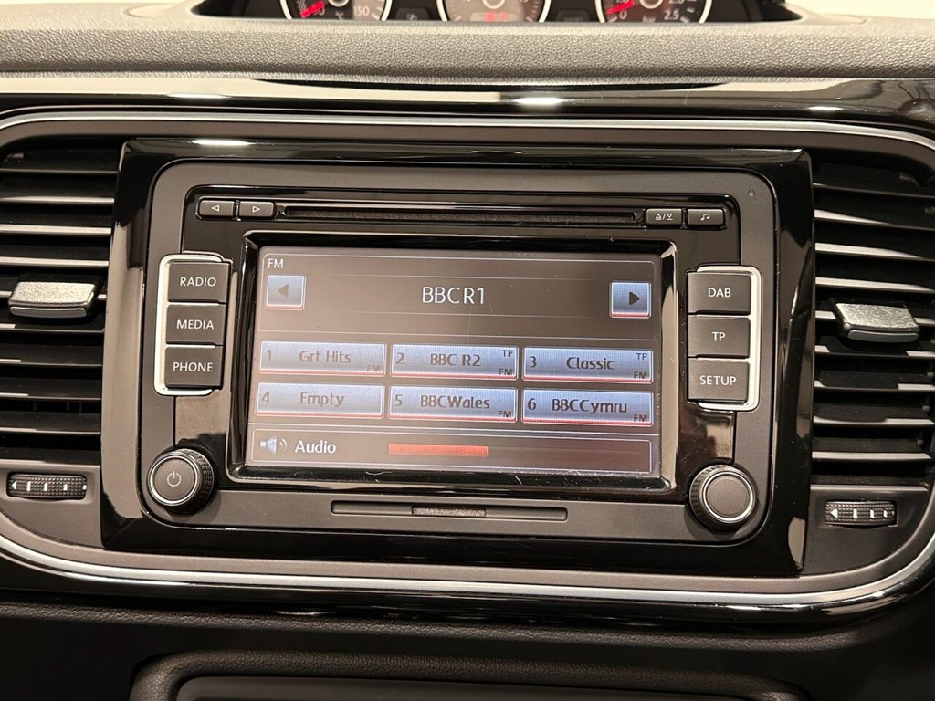 Used Volkswagen Beetle 2015 for sale - 77227013: Photo 16