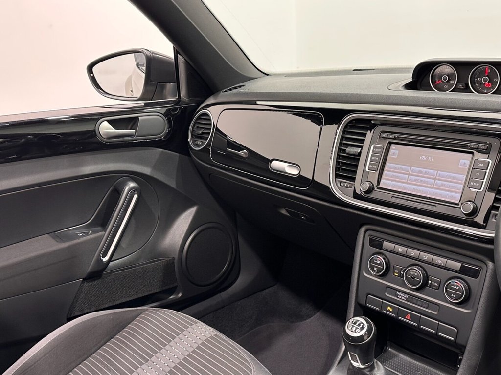 Used Volkswagen Beetle 2015 for sale - 77227013: Photo 23