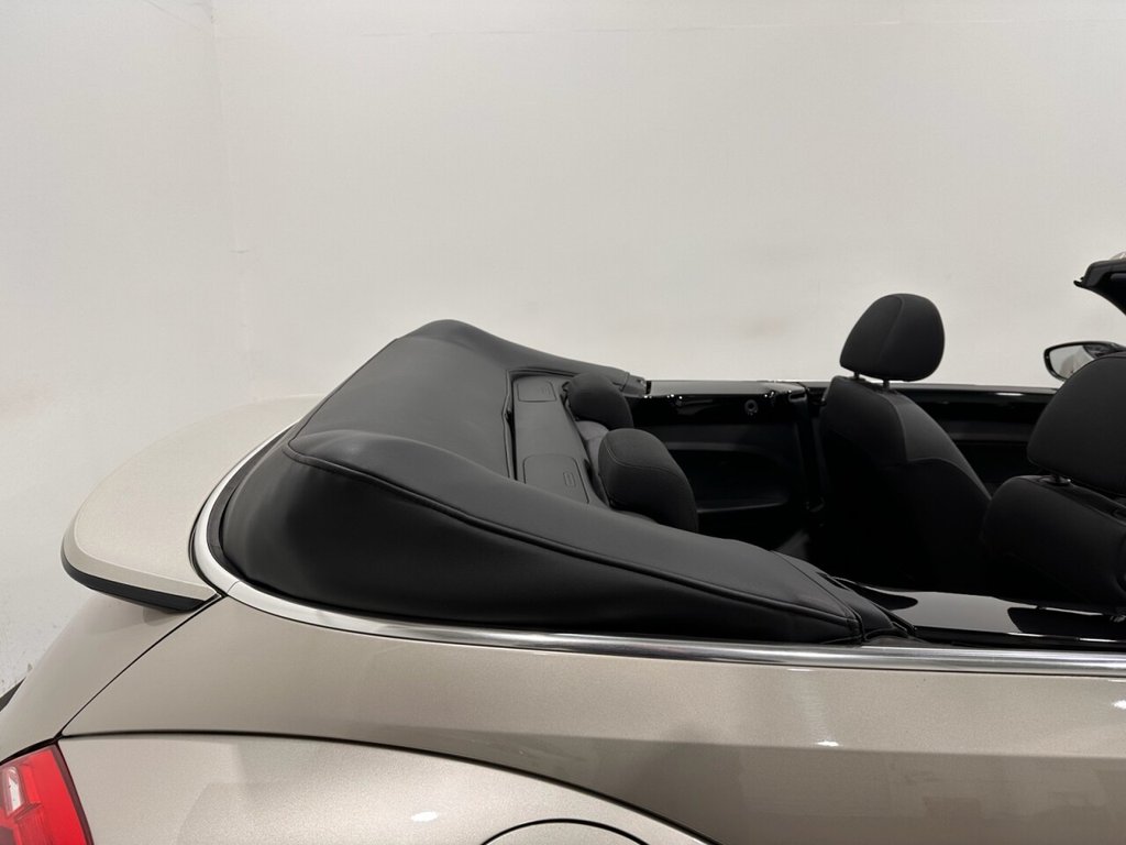 Used Volkswagen Beetle 2015 for sale - 77227013: Photo 29