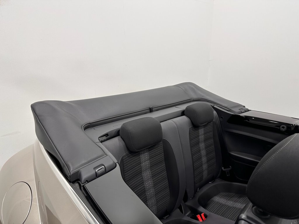 Used Volkswagen Beetle 2015 for sale - 77227013: Photo 30