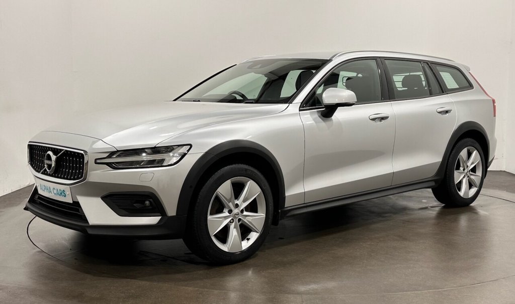 Used Volvo V60 Cross Country 2019 for sale - 77048895: Photo 2