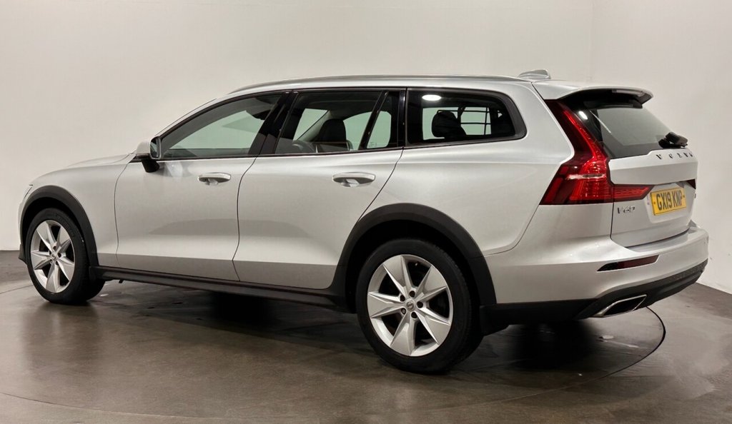 Used Volvo V60 Cross Country 2019 for sale - 77048895: Photo 3