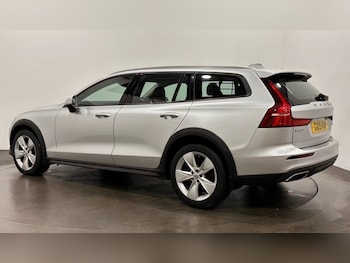 Used Volvo V60 Cross Country 2019 for sale - 77048895: Photo