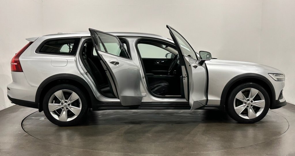 Used Volvo V60 Cross Country 2019 for sale - 77048895: Photo 8