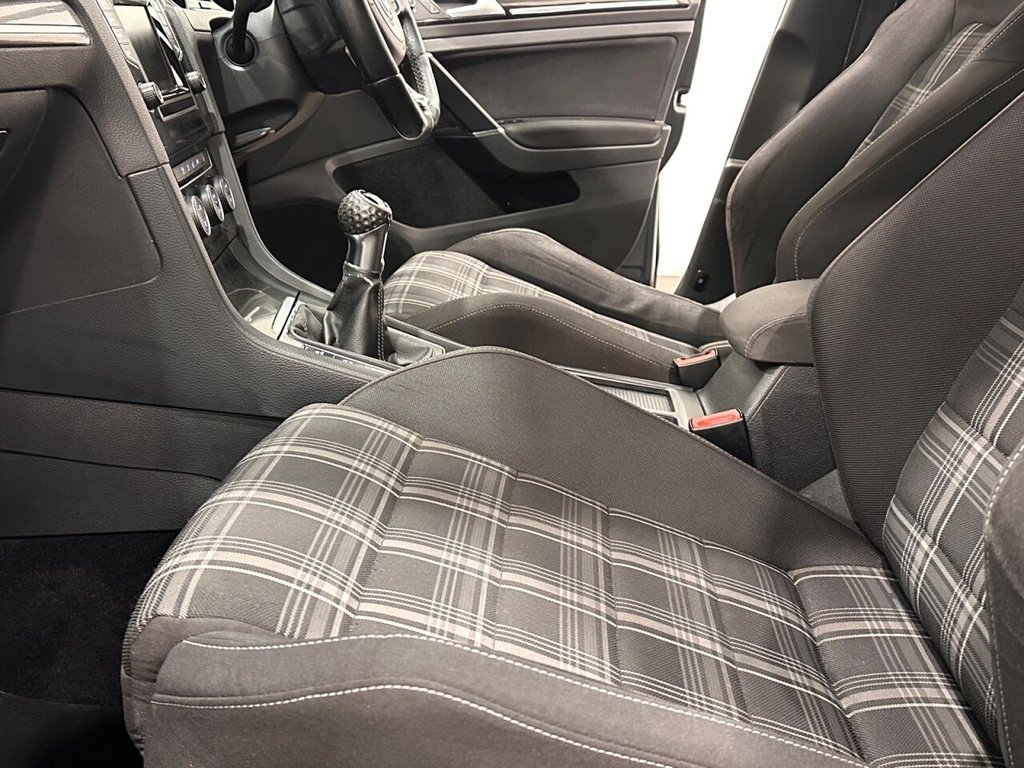 Used Volkswagen Golf 2014 for sale - 77464050: Photo 20