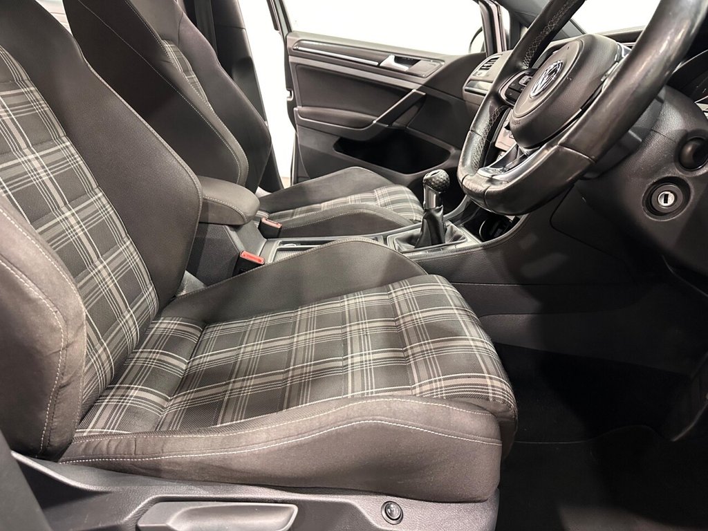 Used Volkswagen Golf 2014 for sale - 77464050: Photo 9